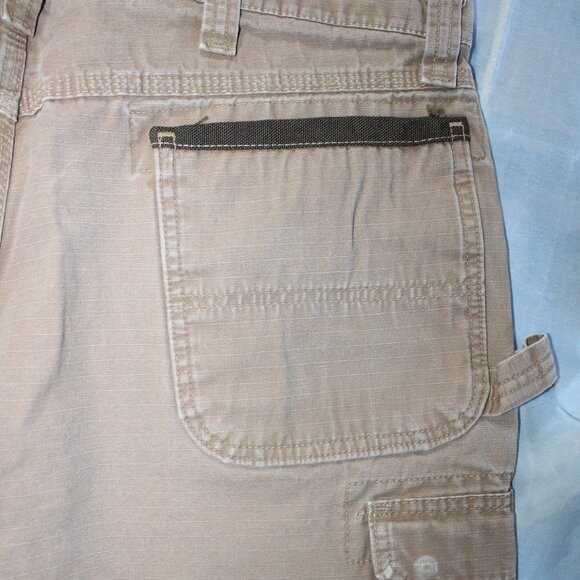 Wrangler Men's Tan Cargo Shorts - Picture 12 of 16